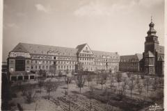 Kirche,  Ansicht vom Innenhof, links das Haupthaus